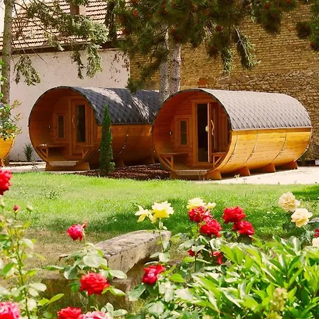Urige Schlaffaesser Im Winzergarten Inklusive Weinprobe Campsite Bockenheim an der Weinstrasse