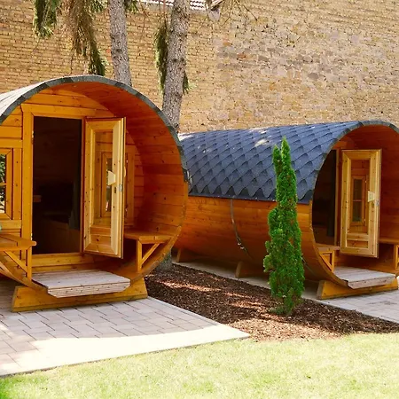 Urige Schlaffaesser Im Winzergarten Inklusive Weinprobe Bockenheim an der Weinstrasse