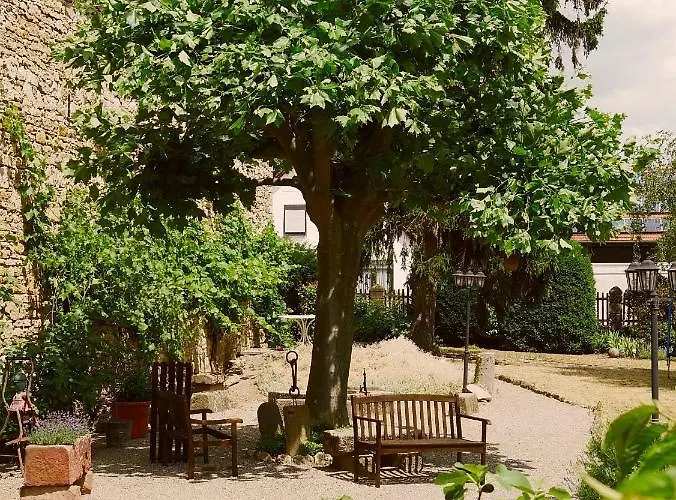 Urige Schlaffaesser Im Winzergarten Inklusive Weinprobe